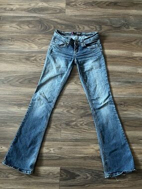 Women's Flared Jeans in Faded Blue - Stylish Everyday Denim